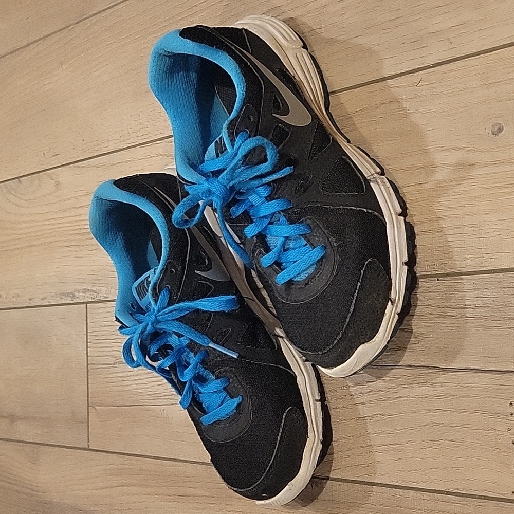 Nike Revolution 2 Black Blue Sneakers - Size 5